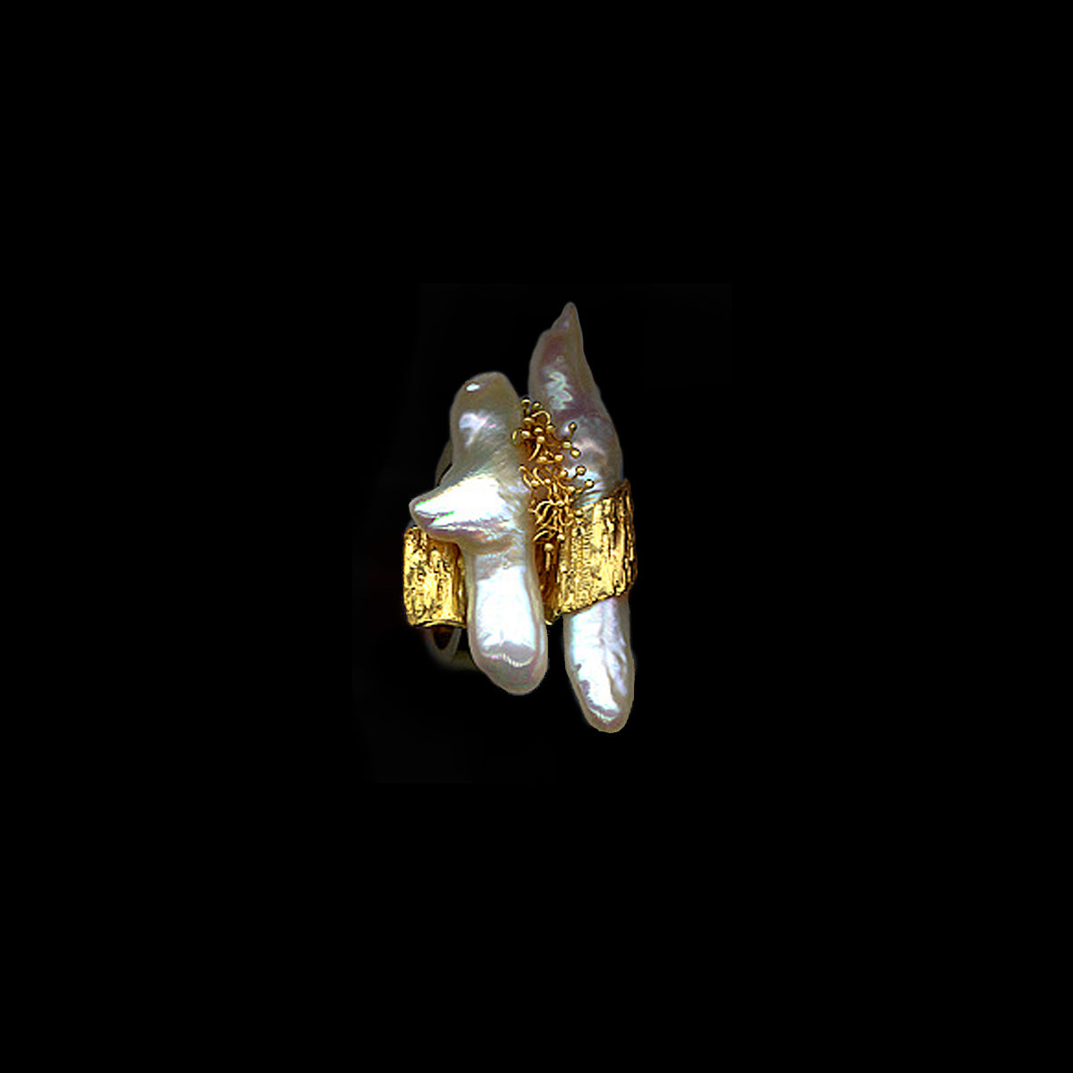 Paula Vieira Jewellery 19.2k Gold Ring and Mother of Pearl