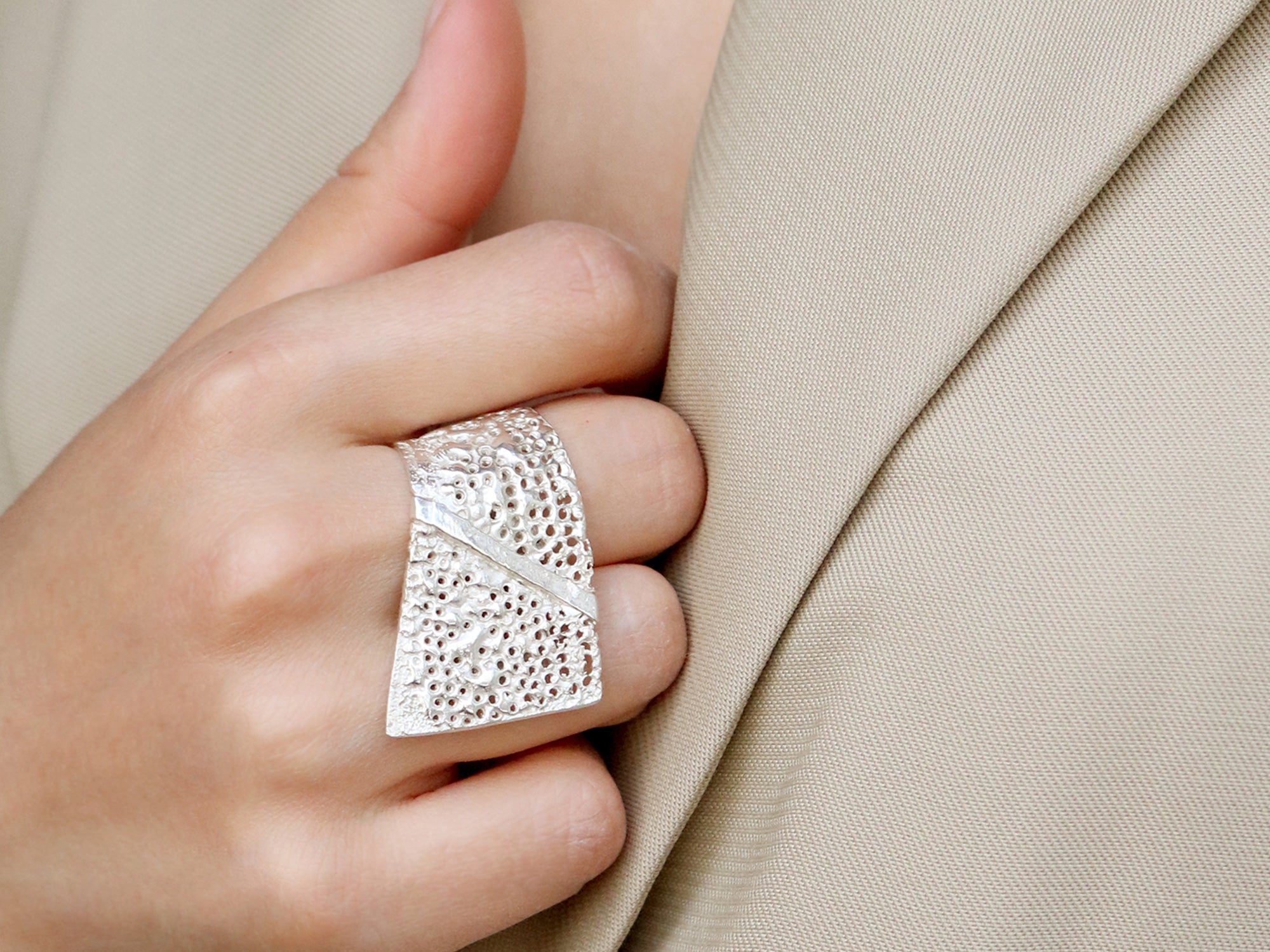 Vulcana Wave Ring I – Paula Vieira Jewellery