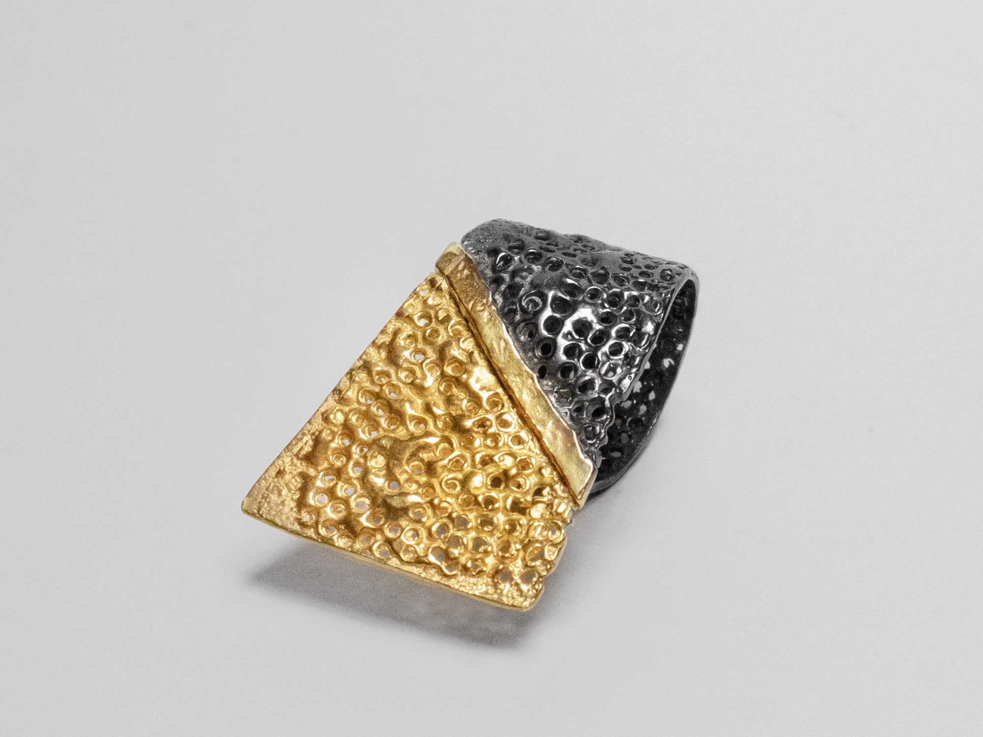 Vulcana Wave Ring I – Paula Vieira Jewellery
