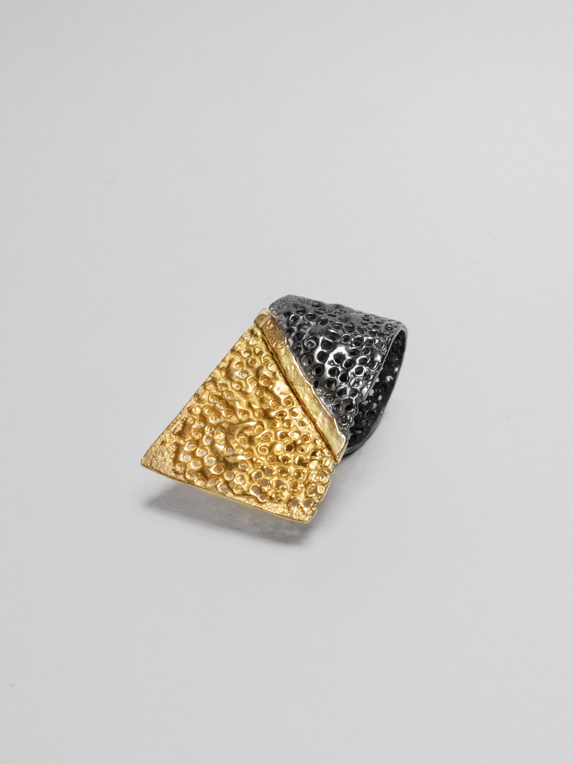 Vulcana Wave Ring I – Paula Vieira Jewellery