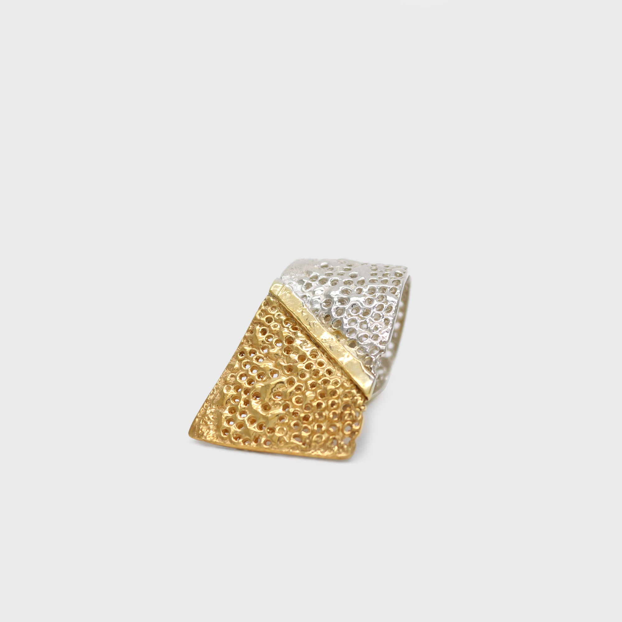 Vulcana Wave Ring I – Paula Vieira Jewellery